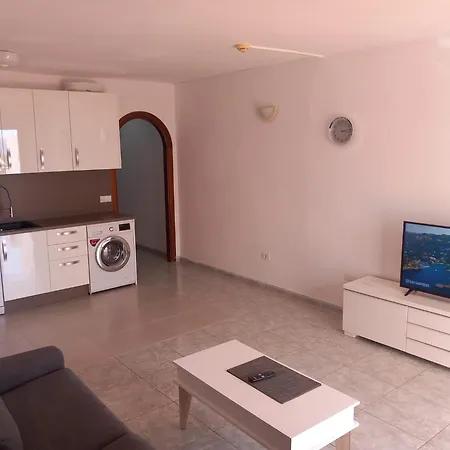 Victoria Court 2- Lovely 25 Apartment *